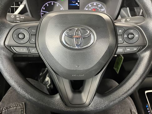 Used 2025 Toyota Corolla LE FWD image 20