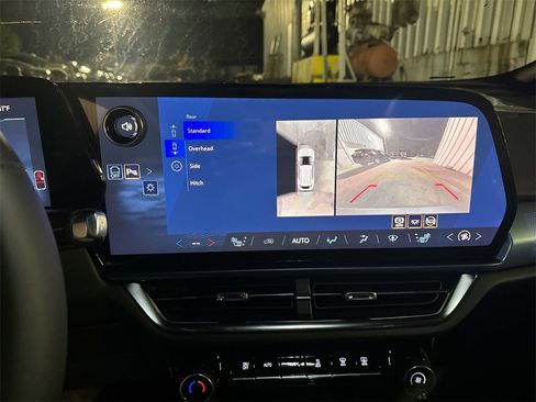 New 2026 Chevrolet Equinox EV LT image 27