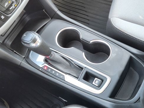 Used 2020 Chevrolet Equinox LS image 16