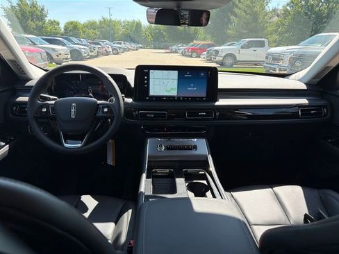 New 2026 Lincoln Aviator AWD w/ Jet Appearance Package image 16