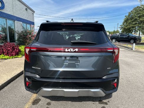 Used 2024 Kia Seltos EX AWD/4WD image 5