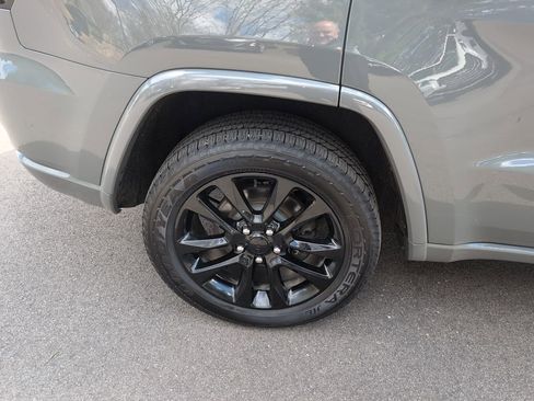 Used 2020 Jeep Grand Cherokee Altitude AWD/4WD image 4