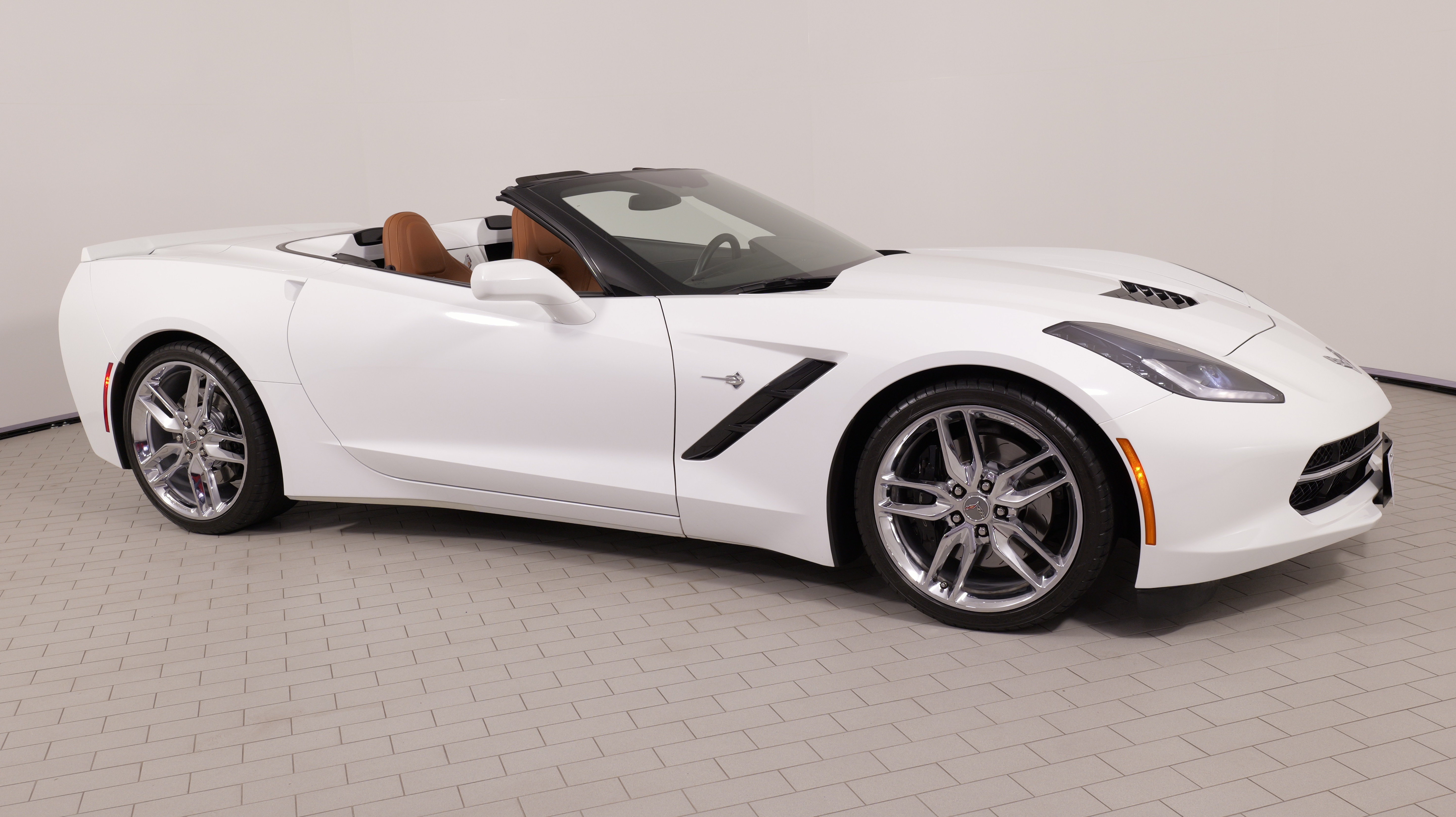 Used 2015 Chevrolet Corvette Stingray Convertible w/ 2LT Preferred Equipment Group RWD image 10