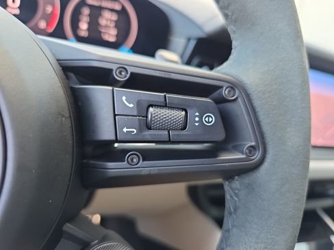 Certified 2025 Porsche Cayenne GTS AWD/4WD image 20