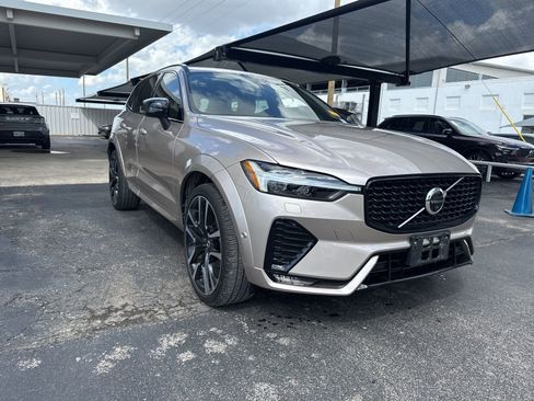 Used 2023 Volvo XC60 B5 Ultimate w/ Climate Package image 3