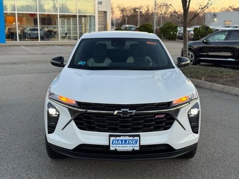 Used 2025 Chevrolet Trax RS w/ Driver Confidence Package image 2