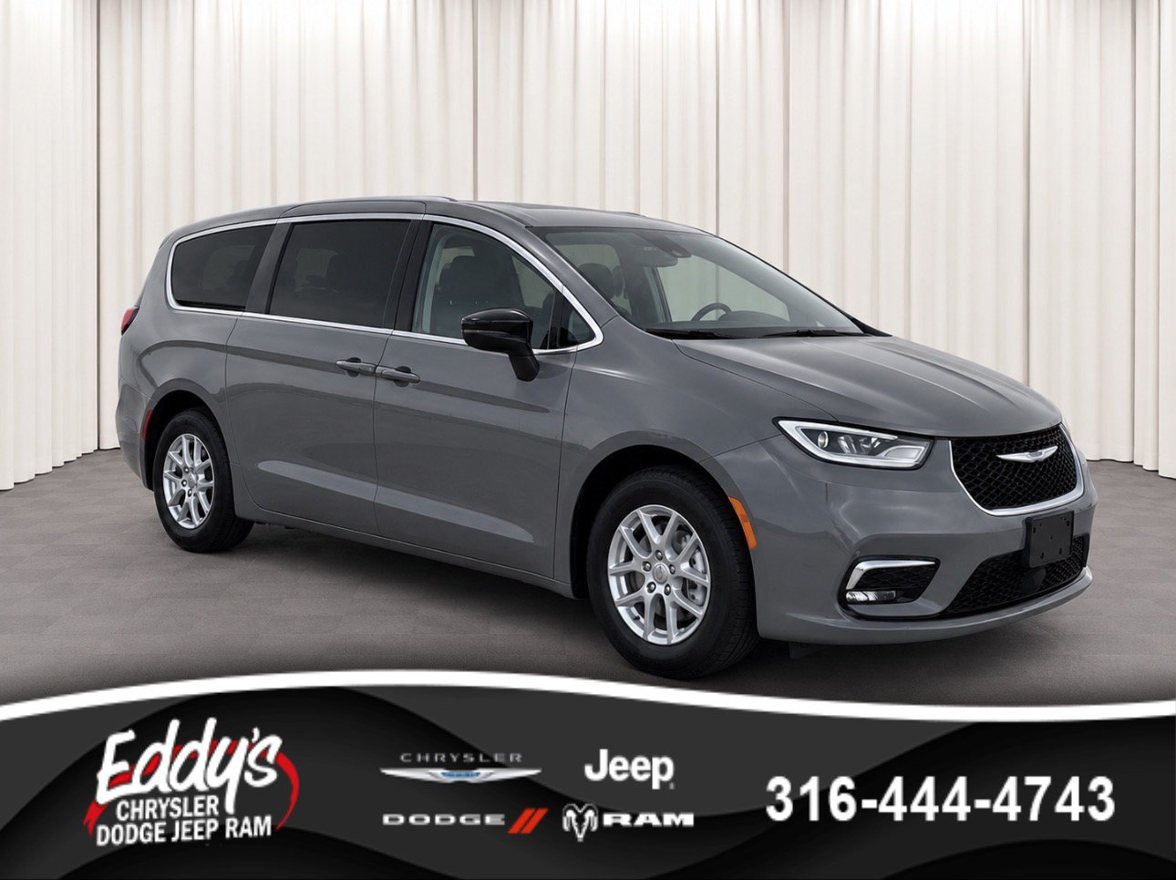 Used 2025 Chrysler Pacifica Select FWD image 1