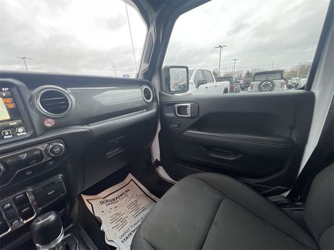 Used 2023 Jeep Gladiator Overland image 15