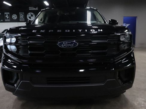 Used 2025 Ford Expedition Active RWD image 8