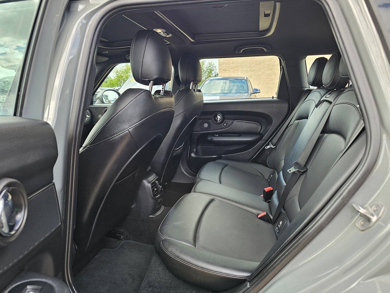 Used 2016 MINI Cooper Clubman FWD image 9