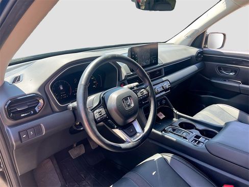 Used 2024 Honda Pilot Touring image 9