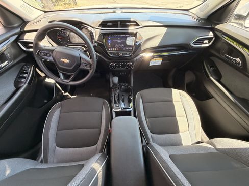 Used 2023 Chevrolet TrailBlazer LT w/ Convenience Package FWD image 11