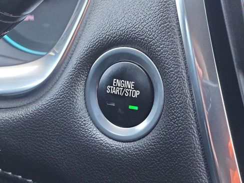 Used 2023 Chevrolet Traverse LT FWD image 16