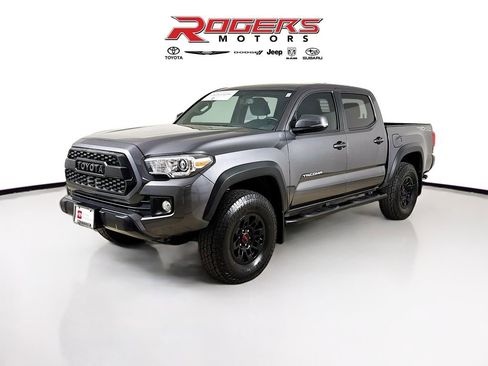 Certified 2017 Toyota Tacoma TRD Off-Road w/ Premium & Technology Package AWD/4WD image 8