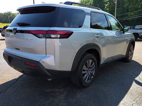Used 2025 Nissan Pathfinder SV image 8