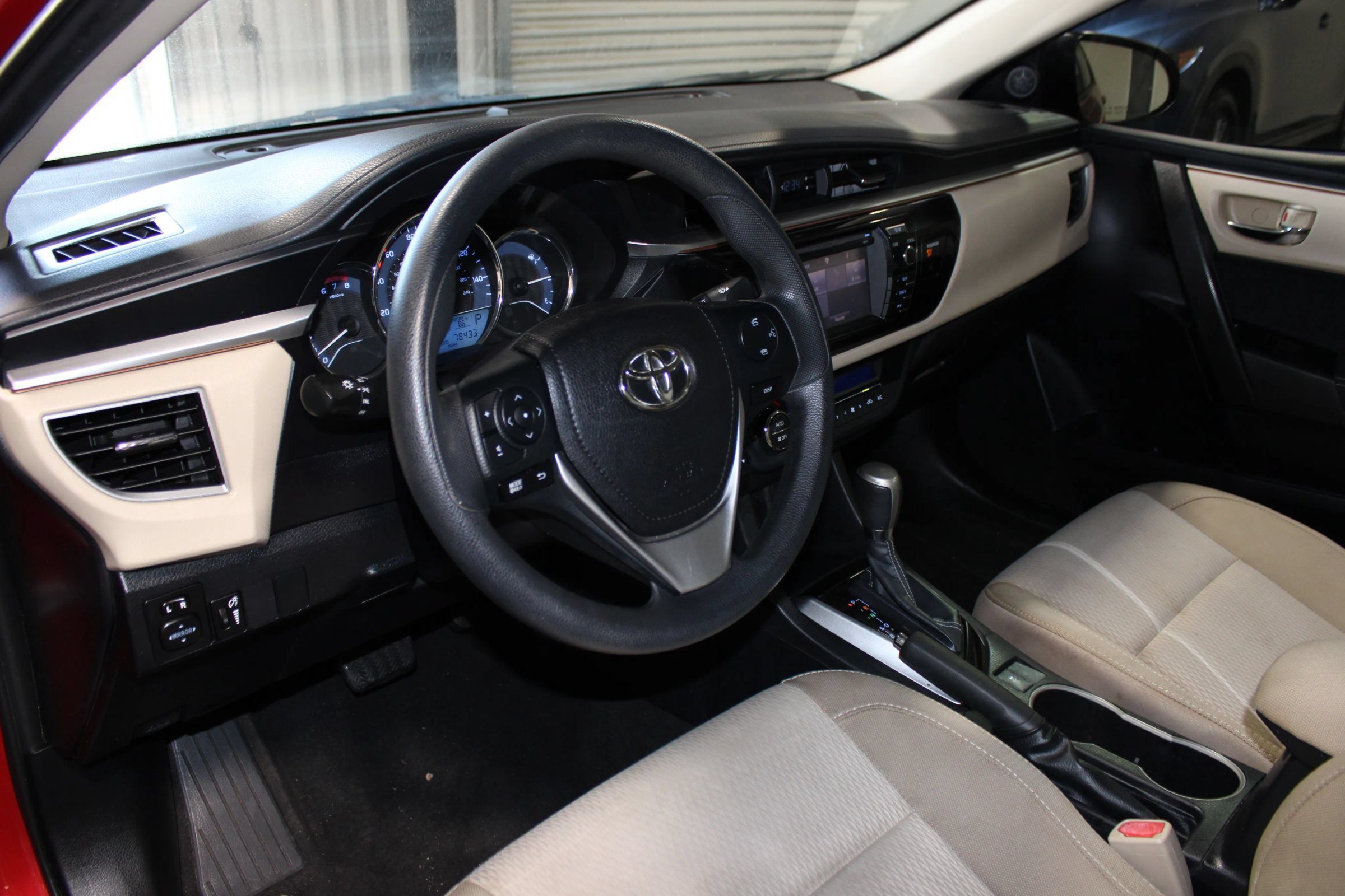 Used 2016 Toyota Corolla LE FWD image 19