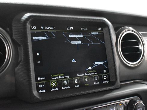 Used 2023 Jeep Wrangler Unlimited Sahara w/ LED Lighting Group AWD/4WD image 16