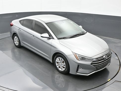Used 2020 Hyundai Elantra SE image 28