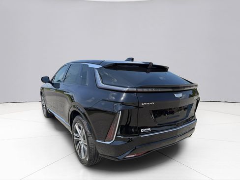 Used 2025 Cadillac Lyriq Luxury AWD/4WD image 8
