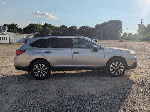 Used 2017 Subaru Outback 2.5i Limited AWD/4WD image 7
