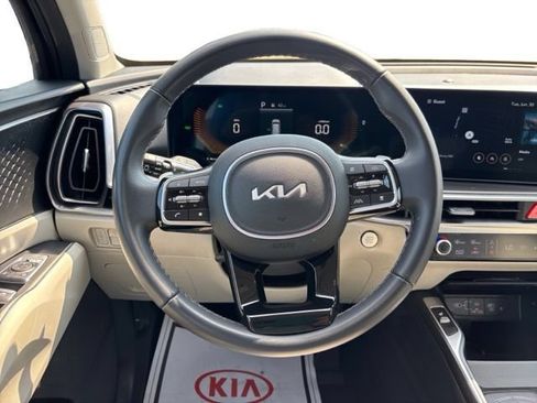 Certified 2025 Kia Sorento EX AWD/4WD image 15