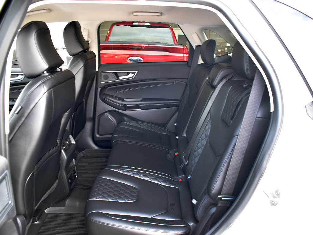 Used 2024 Ford Edge Titanium AWD/4WD image 6