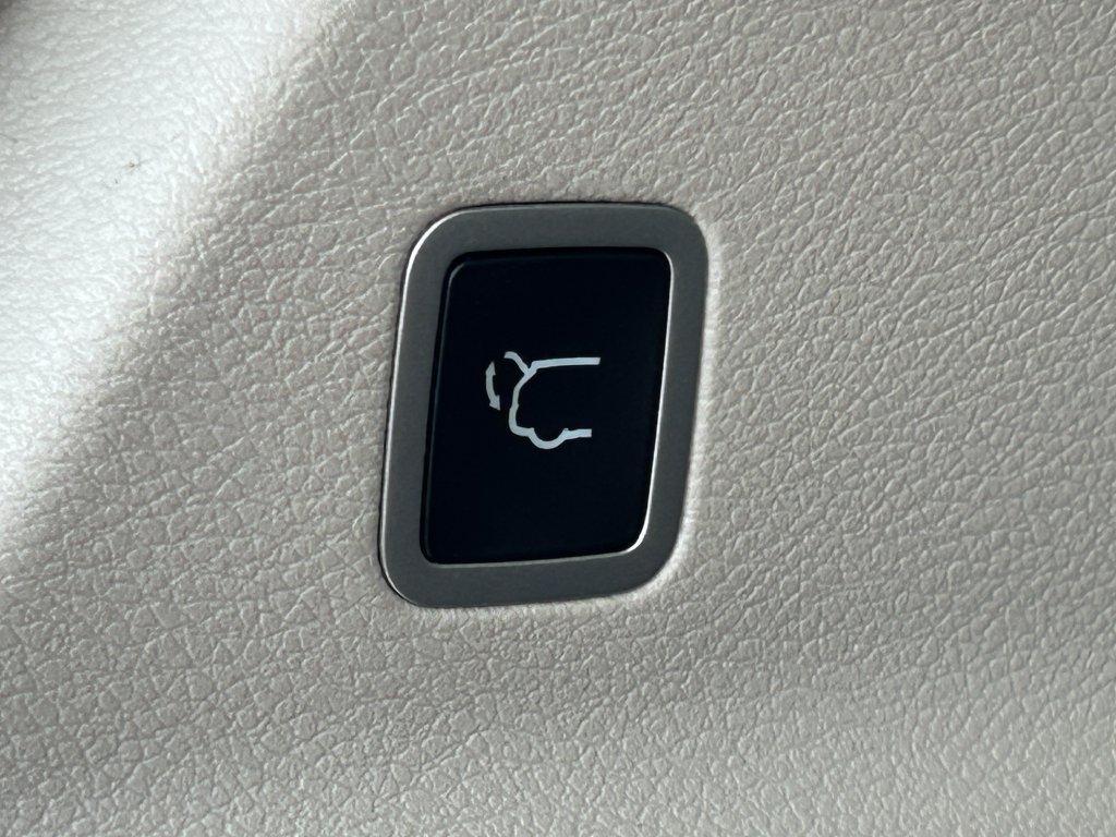 Used 2023 Chrysler Pacifica Touring-L FWD image 34