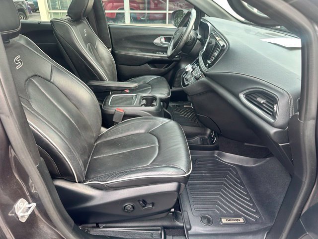 Used 2019 Chrysler Pacifica Limited w/ S Appearance Package FWD image 11