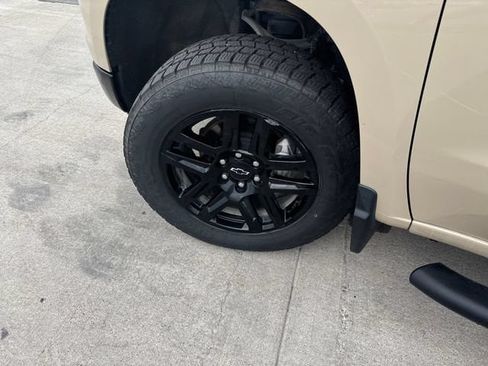 Certified 2022 Chevrolet Silverado 1500 Custom Trail Boss w/ LPO, Dark Essentials Package AWD/4WD image 26