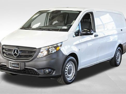 Used 2022 Mercedes-Benz Metris image 3