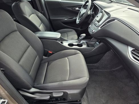 Used 2025 Chevrolet Malibu LT image 14