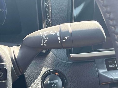 Used 2025 Toyota Camry XLE image 28