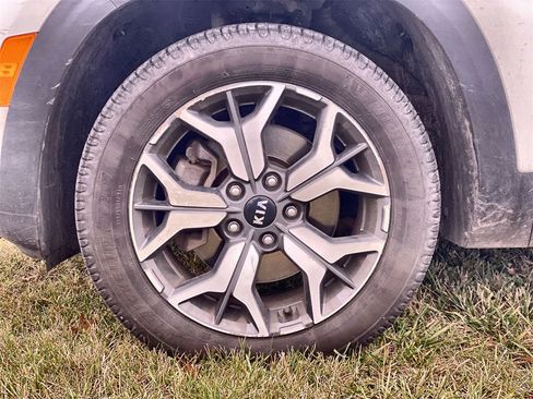 Used 2021 Kia Seltos EX image 19