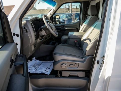 Used 2020 Nissan NV 3500 SL RWD image 17