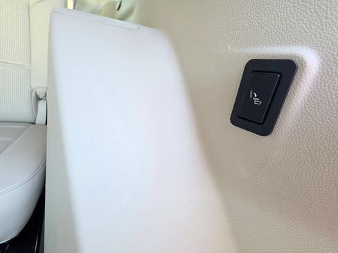 Used 2021 Cadillac Escalade Premium Luxury Platinum AWD/4WD image 79