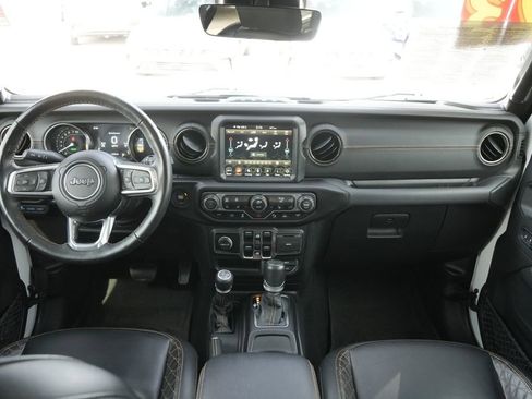 Used 2023 Jeep Wrangler Unlimited Sahara image 17