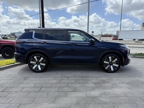 Used 2025 Mitsubishi Outlander SE AWD/4WD image 8