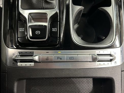 Used 2022 Kia Carnival SX Prestige image 17