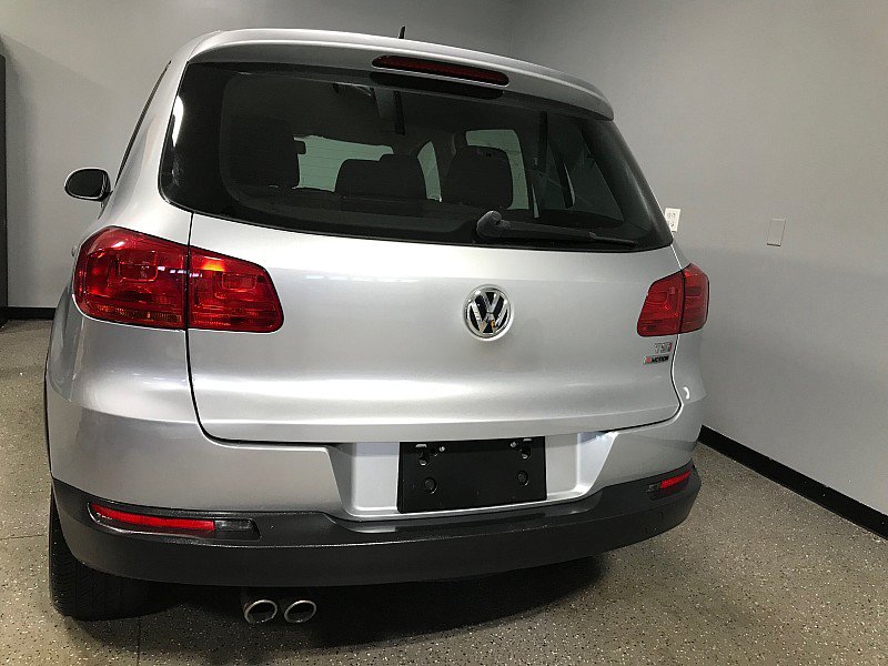 Used 2017 Volkswagen Tiguan Limited w/ Alloy Wheels Package AWD/4WD image 4