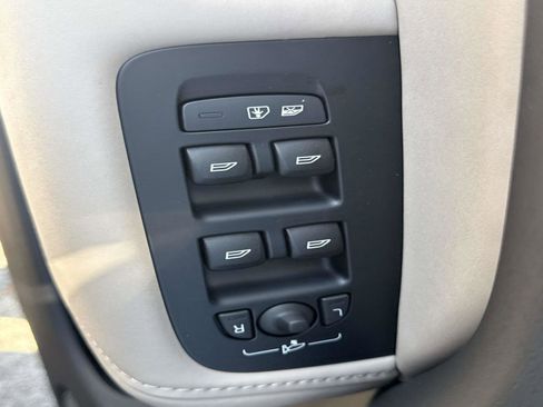 New 2026 Volvo XC60 B5 Plus w/ Climate Package image 17