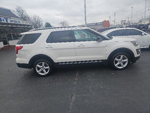 Used 2016 Ford Explorer XLT w/ Equipment Group 202A image 2
