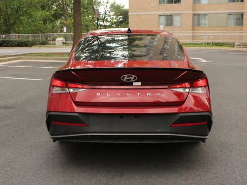 Used 2025 Hyundai Elantra Sport FWD image 8