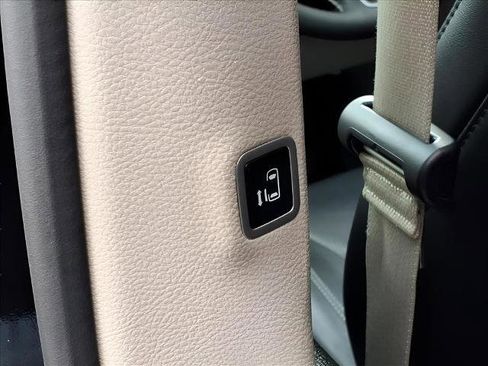 Used 2024 Chrysler Pacifica Touring-L image 24