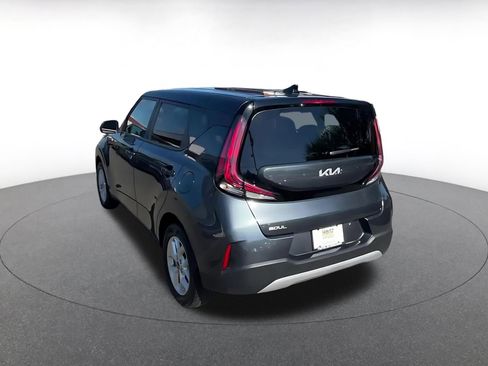Used 2025 Kia Soul LX w/ LX Technology Package FWD image 11