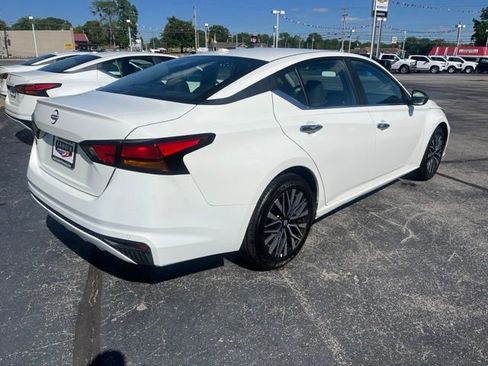 Used 2025 Nissan Altima 2.5 SV FWD image 7