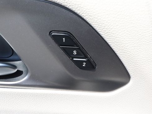 Used 2023 Chrysler Pacifica Touring-L FWD image 15