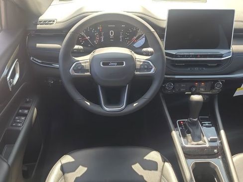 New 2026 Jeep Compass Latitude image 9