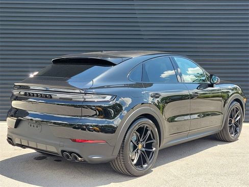 New 2026 Porsche Cayenne Coupe image 7