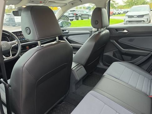 Used 2025 Volkswagen Jetta SE FWD image 11