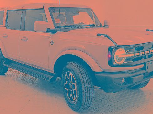 Certified 2025 Ford Bronco Outer Banks AWD/4WD image 1